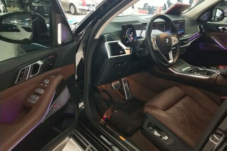 Used BMW X7 2024 xDrive40i Luxury Package – Leading Model Driver Seat