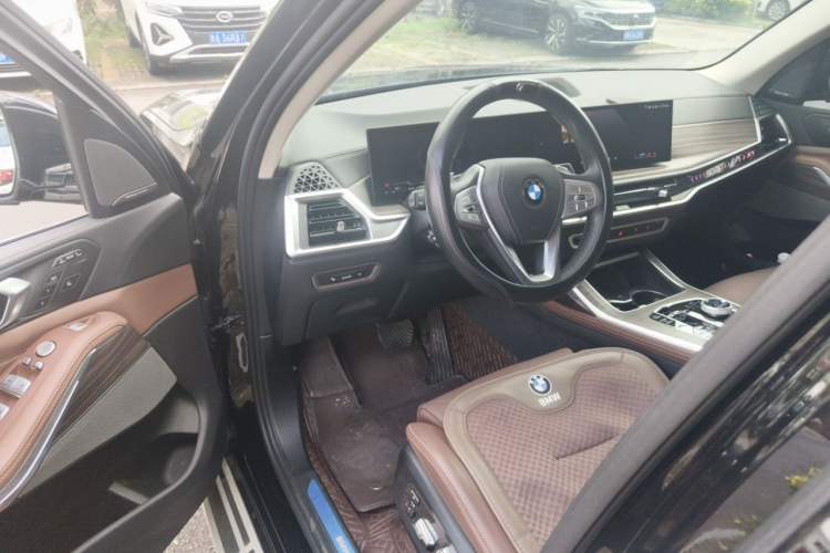 Used BMW X7 2024 xDrive40i Luxury Package – Leading Model Driver Seat