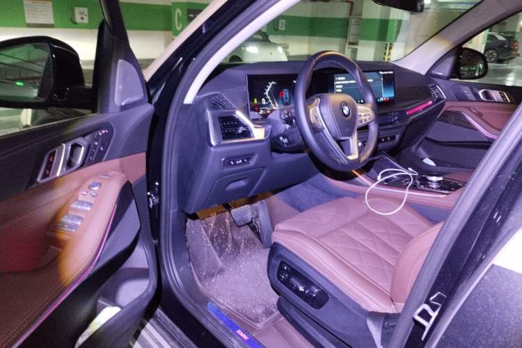 Used BMW X7 2024 xDrive40i Luxury Package – Leading Model Driver Seat