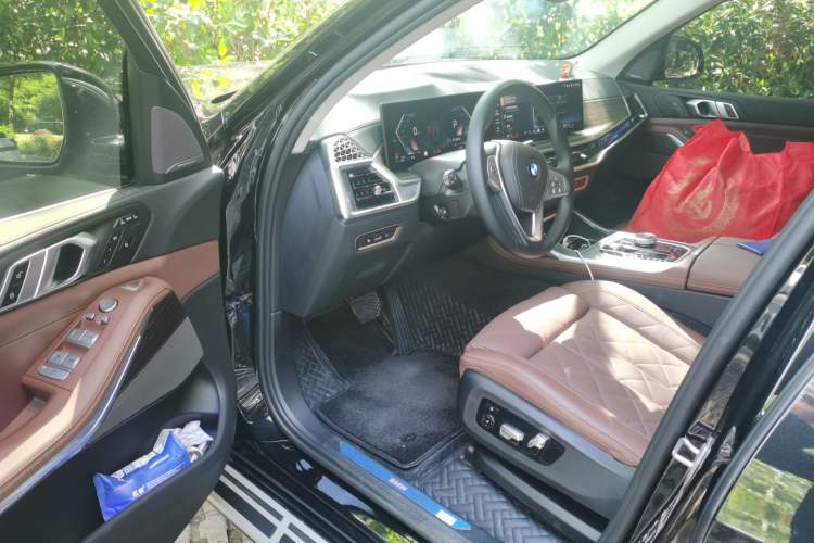 Used BMW X7 2024 xDrive40i Luxury Package – Leading Model Driver Seat