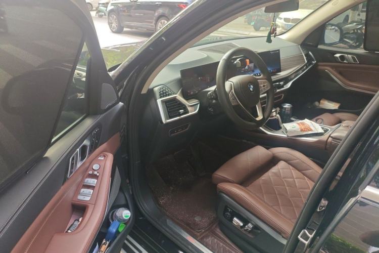Used BMW X7 2024 xDrive40i Luxury Package – Leading Model Driver Seat