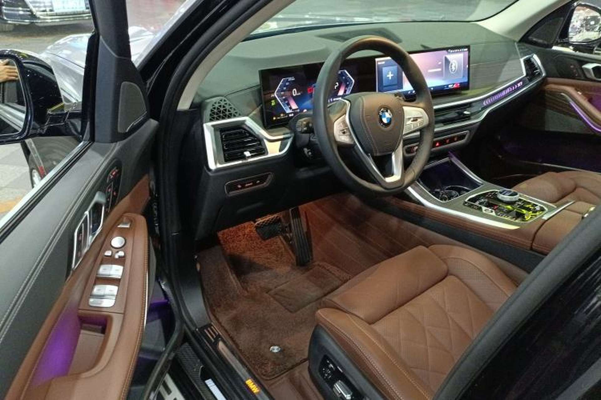Used BMW X7 2024 xDrive40i Luxury Package – Leading Model Driver Seat