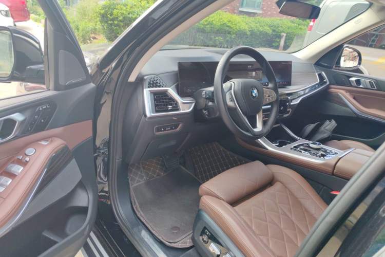 Used BMW X7 2024 xDrive40i Luxury Package – Leading Model Driver Seat