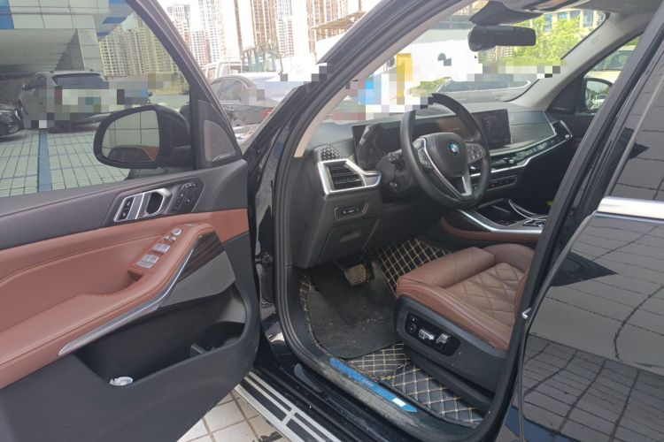 Used BMW X7 2024 xDrive40i Luxury Package – Leading Model Driver Seat