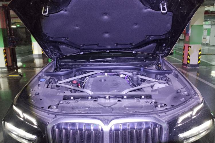 Used BMW X7 2024 xDrive40i Luxury Package – Leading Model Engine Bay