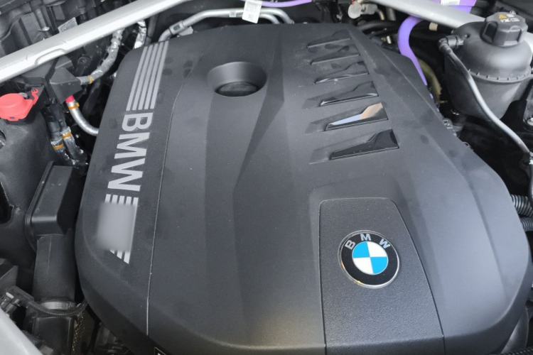 Used BMW X7 2024 xDrive40i Luxury Package – Leading Model Engine Bay