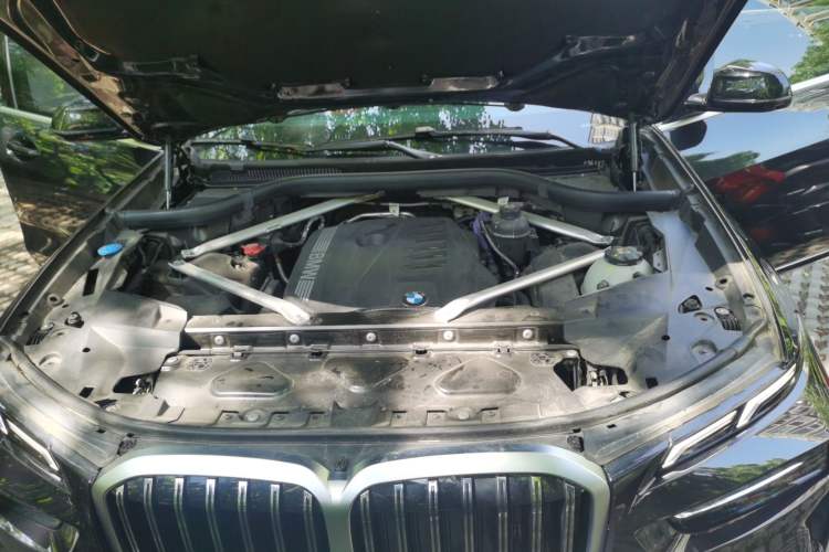 Used BMW X7 2024 xDrive40i Luxury Package – Leading Model Engine Bay