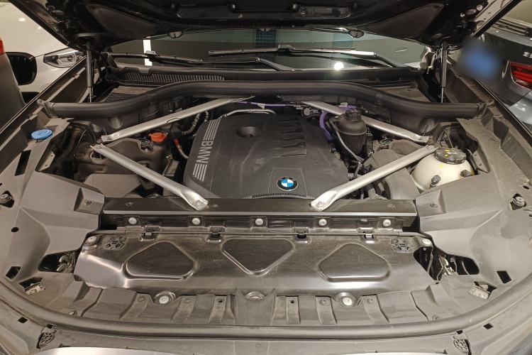 Used BMW X7 2024 xDrive40i Luxury Package – Leading Model Engine Bay
