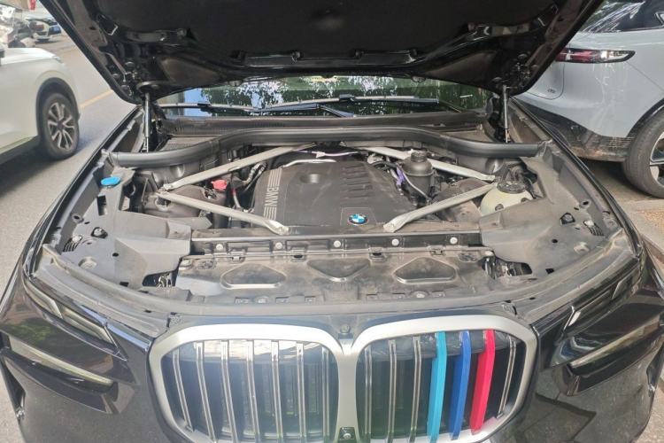 Used BMW X7 2024 xDrive40i Luxury Package – Leading Model Engine Bay