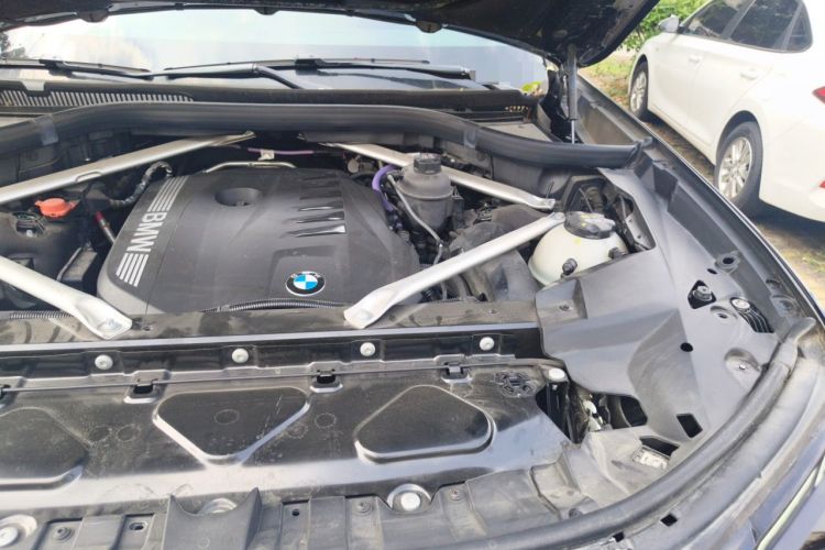 Used BMW X7 2024 xDrive40i Luxury Package – Leading Model Engine Bay Left