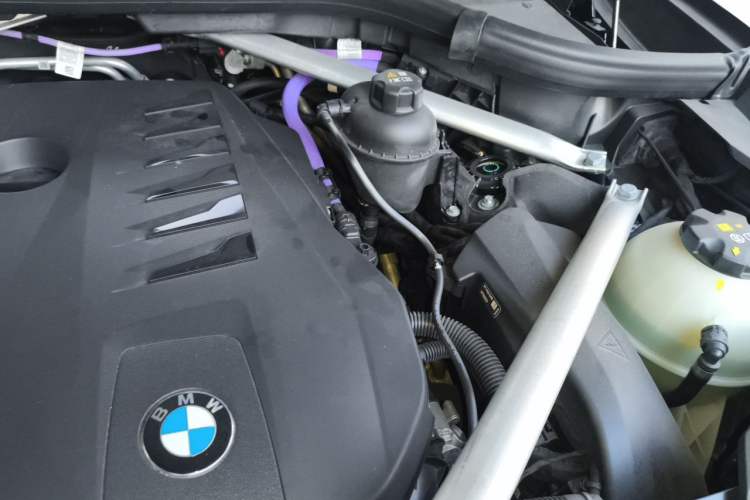 Used BMW X7 2024 xDrive40i Luxury Package – Leading Model Engine Bay Left