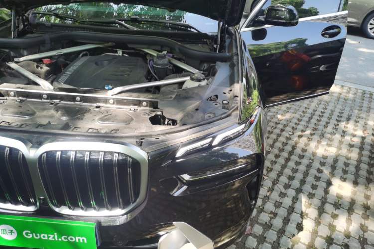 Used BMW X7 2024 xDrive40i Luxury Package – Leading Model Engine Bay Left