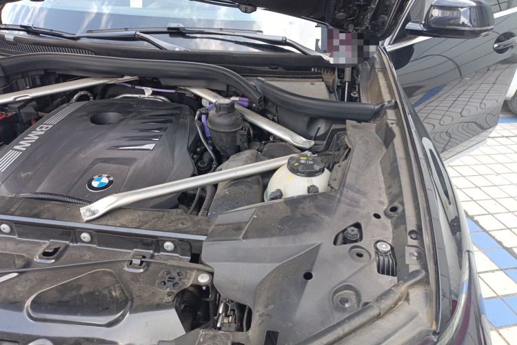 Used BMW X7 2024 xDrive40i Luxury Package – Leading Model Engine Bay Left