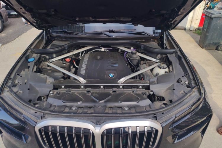 Used BMW X7 2024 xDrive40i Luxury Package – Leading Model Engine Bay