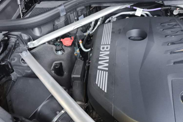 Used BMW X7 2024 xDrive40i Luxury Package – Leading Model Engine Bay Right