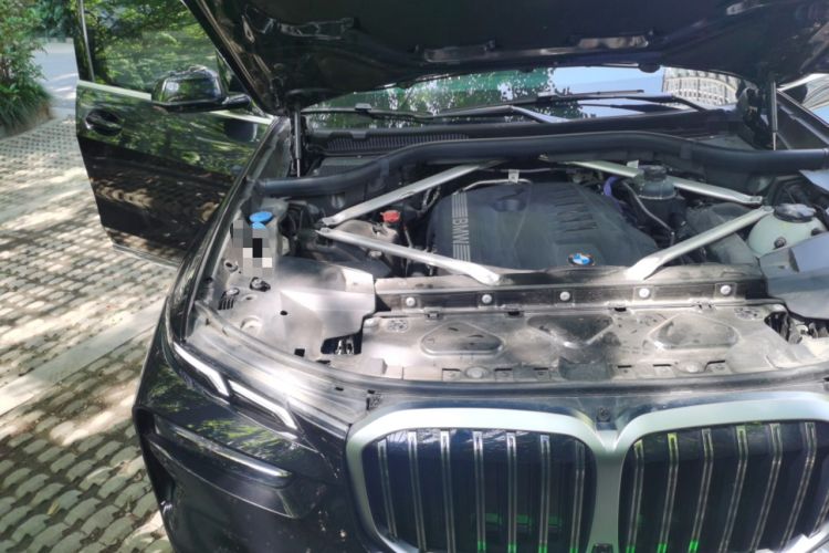 Used BMW X7 2024 xDrive40i Luxury Package – Leading Model Engine Bay Right