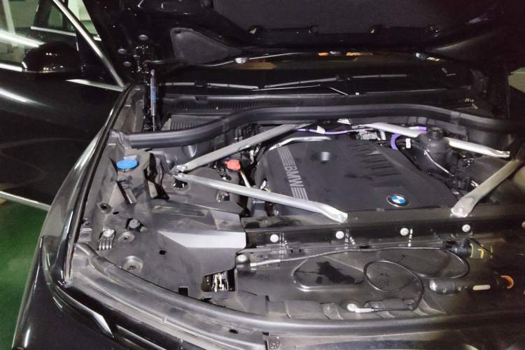 Used BMW X7 2024 xDrive40i Luxury M Sport Package Engine Bay Right