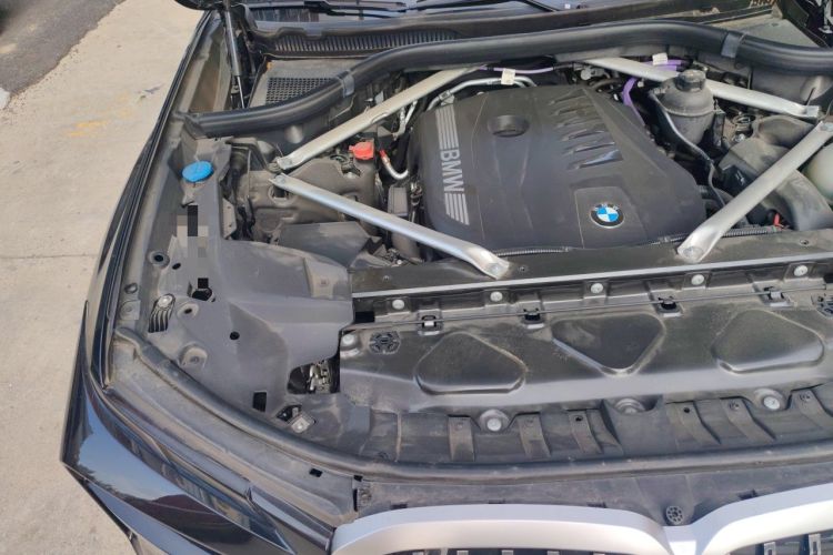 Used BMW X7 2024 xDrive40i Luxury Package – Leading Model Engine Bay Right