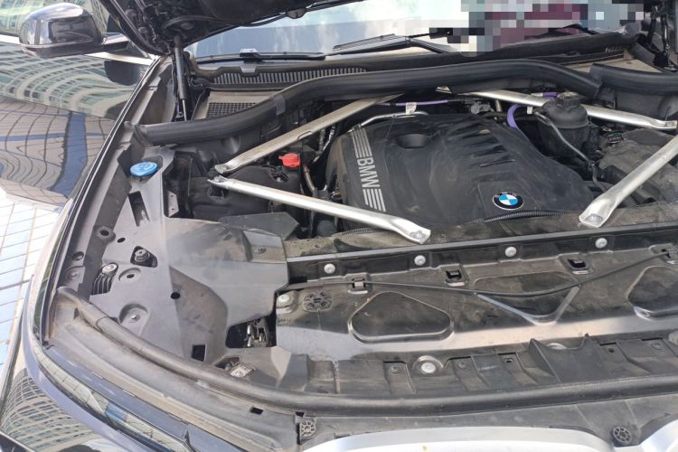 Used BMW X7 2024 xDrive40i Luxury Package – Leading Model Engine Bay Right