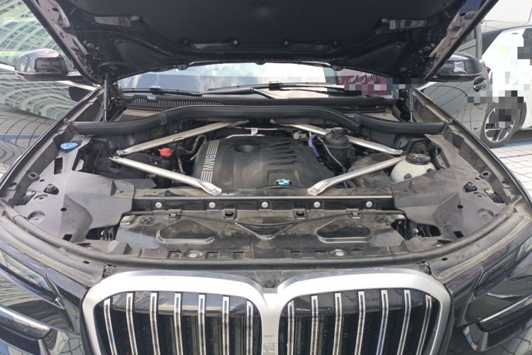 Used BMW X7 2024 xDrive40i Luxury Package – Leading Model Engine Bay