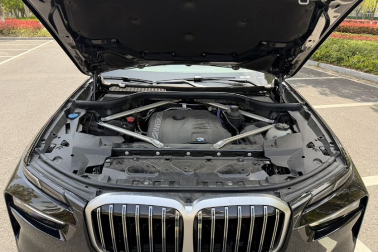 Used BMW X7 2024 xDrive40i Luxury Package – Leading Model Engine Bay