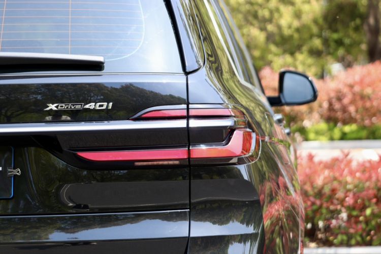 Used BMW X7 2024 xDrive40i Luxury Package – Leading Model Exterior 1