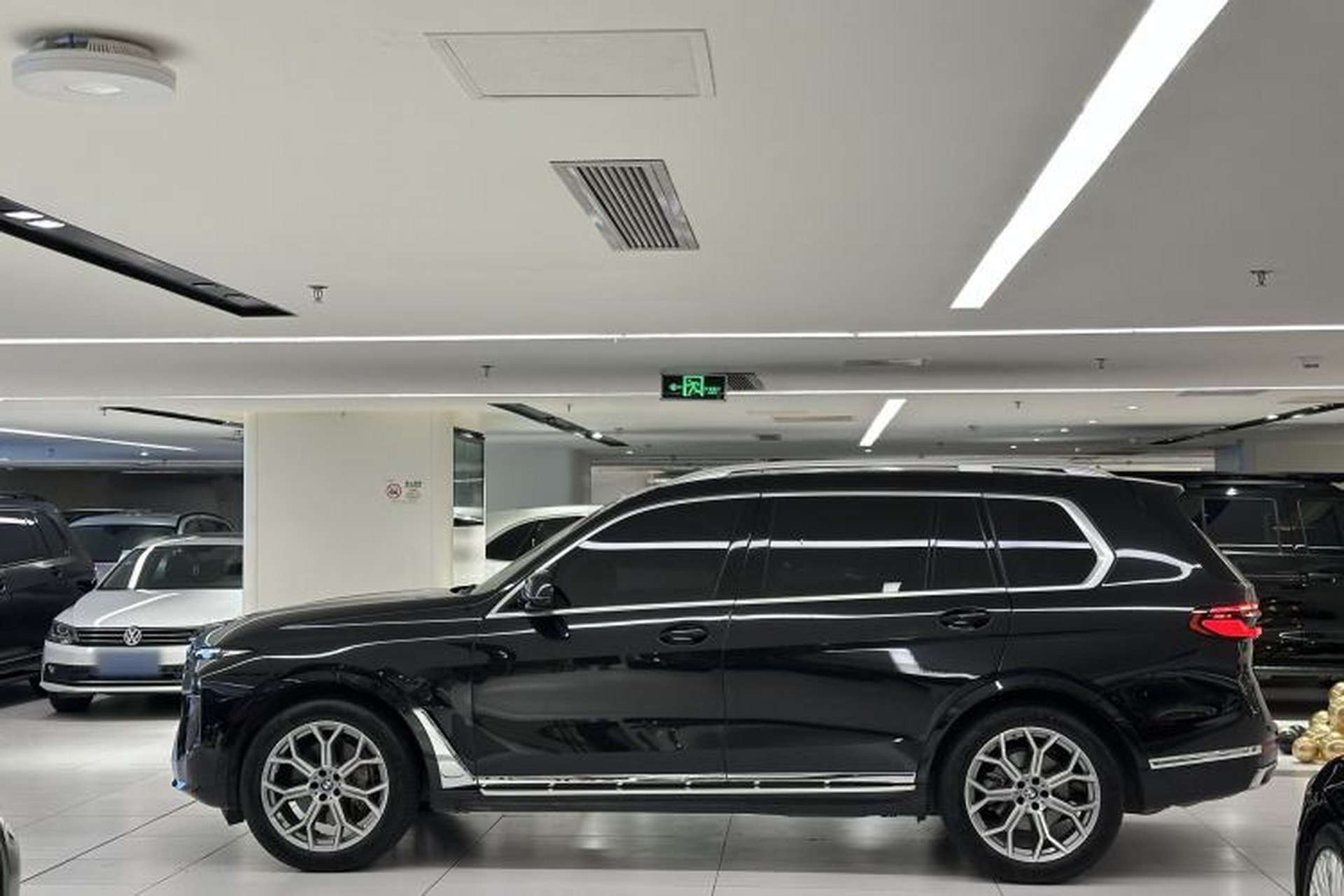 Used BMW X7 2024 xDrive40i Luxury Package – Leading Model Exterior 2