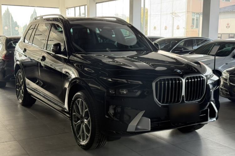 Used BMW X7 2024 xDrive40i Luxury Package – Leading Model Exterior 2