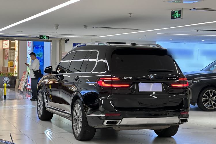 Used BMW X7 2024 xDrive40i Luxury Package – Leading Model Exterior 3