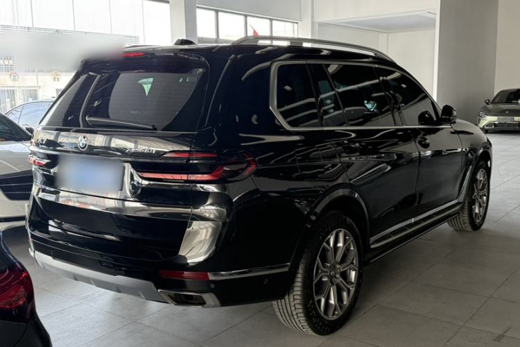 Used BMW X7 2024 xDrive40i Luxury Package – Leading Model Exterior 3