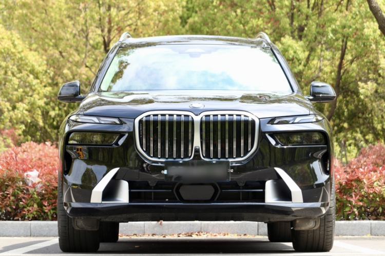 Used BMW X7 2024 xDrive40i Luxury Package – Leading Model Exterior 3