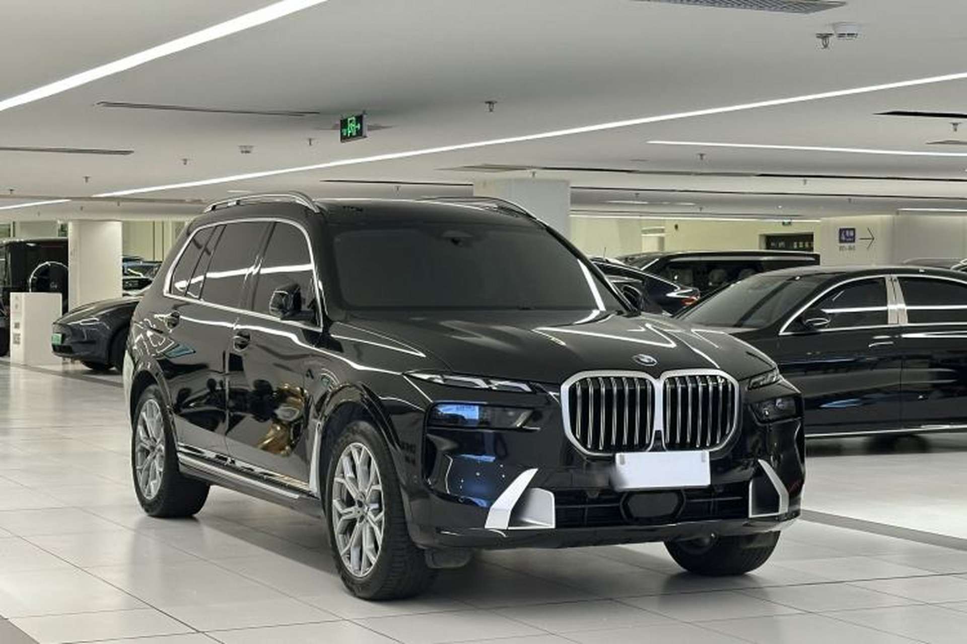 Used BMW X7 2024 xDrive40i Luxury Package – Leading Model Exterior 5