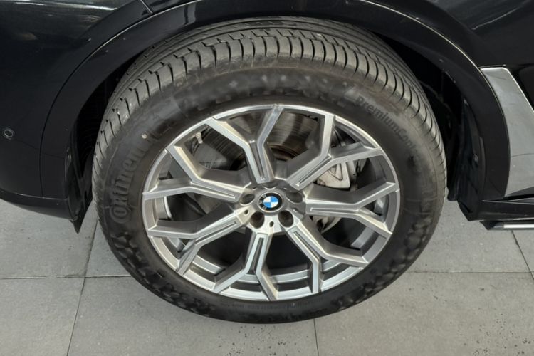 Used BMW X7 2024 xDrive40i Luxury Package – Leading Model Exterior 5