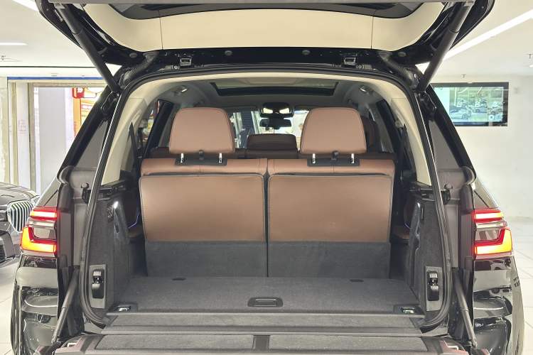 Used BMW X7 2024 xDrive40i Luxury Package – Leading Model Exterior 7