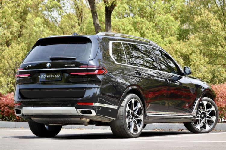 Used BMW X7 2024 xDrive40i Luxury Package – Leading Model Exterior 7