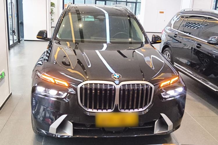 Used BMW X7 2024 xDrive40i Luxury Package – Leading Model Front