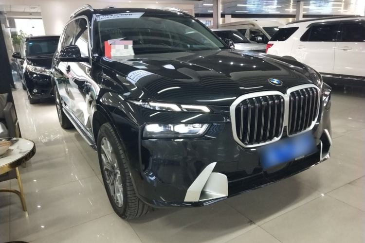 Used BMW X7 2024 xDrive40i Luxury Package – Leading Model Front Right 45 Deg