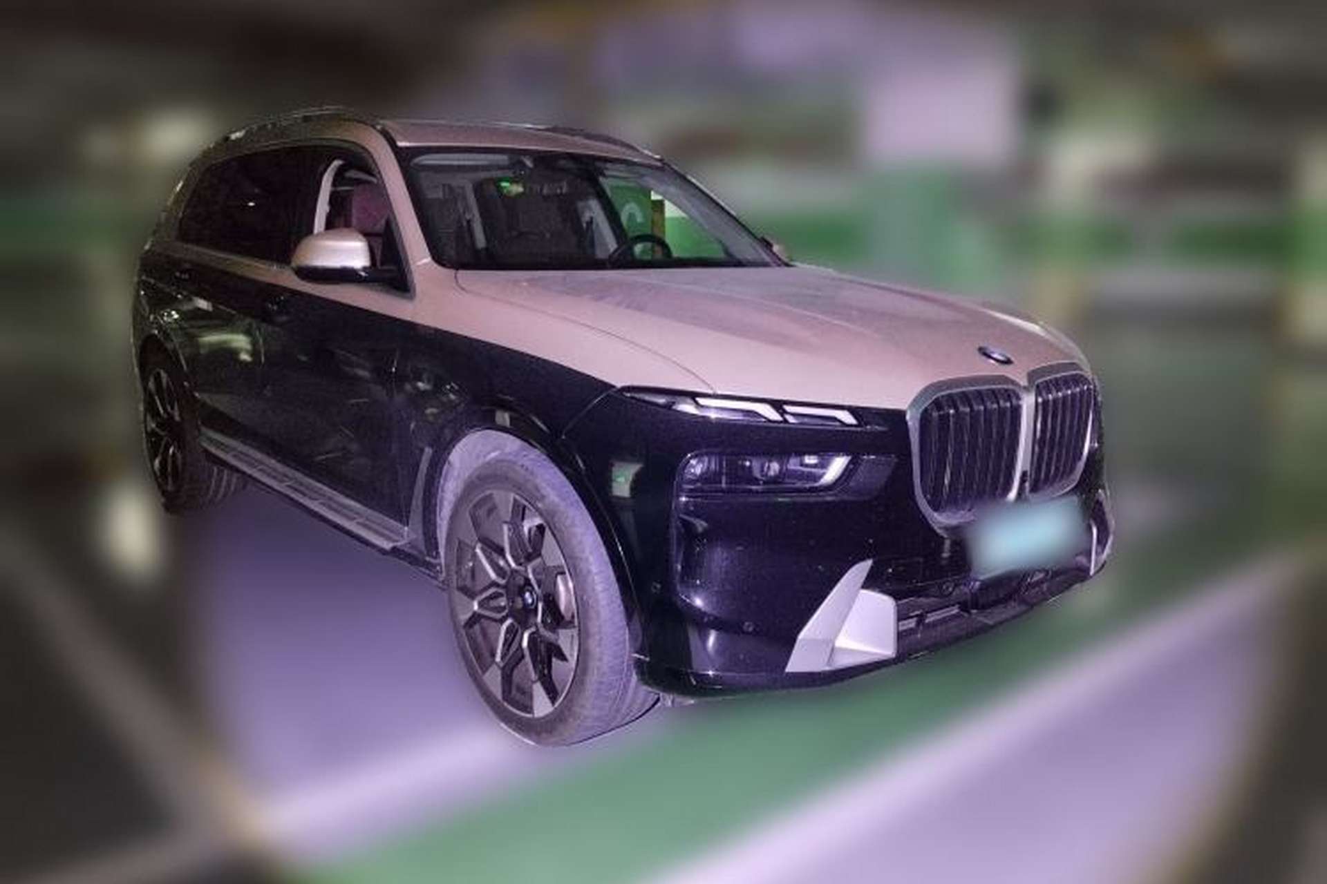 Used BMW X7 2024 xDrive40i Luxury Package – Leading Model Front Right 45 Deg