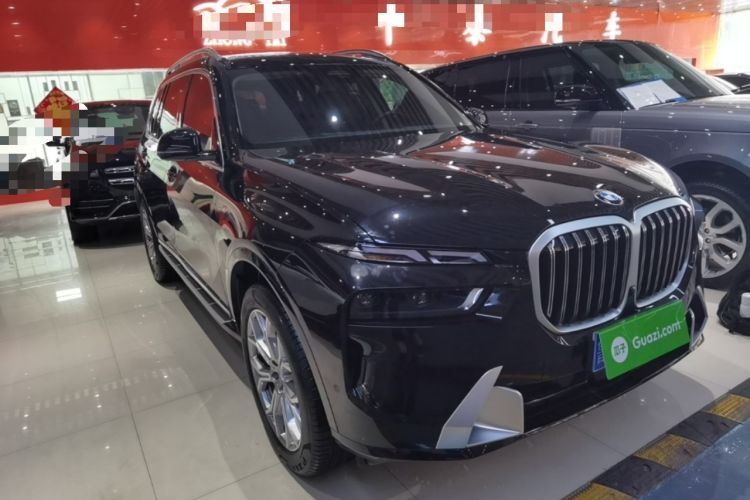 Used BMW X7 2024 xDrive40i Luxury Package – Leading Model Front Right 45 Deg
