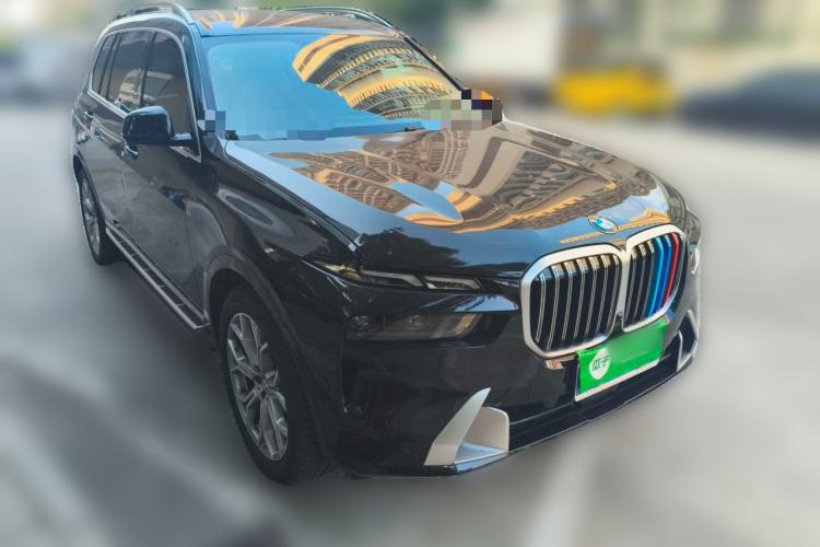 Used BMW X7 2024 xDrive40i Luxury Package – Leading Model Front Right 45 Deg