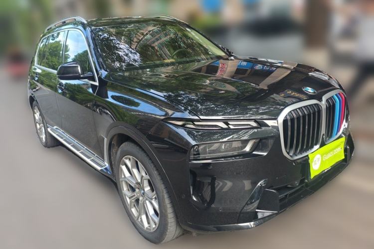 Used BMW X7 2024 xDrive40i Luxury Package – Leading Model Front Right 45 Deg