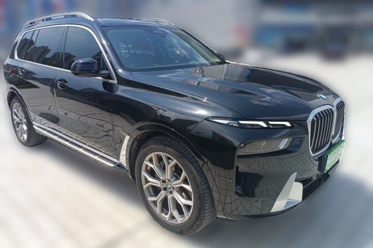 Used BMW X7 2024 xDrive40i Luxury Package – Leading Model Front Right 45 Deg