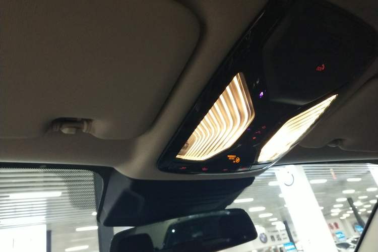 Used BMW X7 2024 xDrive40i Luxury Package – Leading Model Headliner