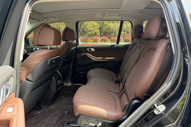 Used BMW X7 2024 xDrive40i Luxury Package – Leading Model Headliner