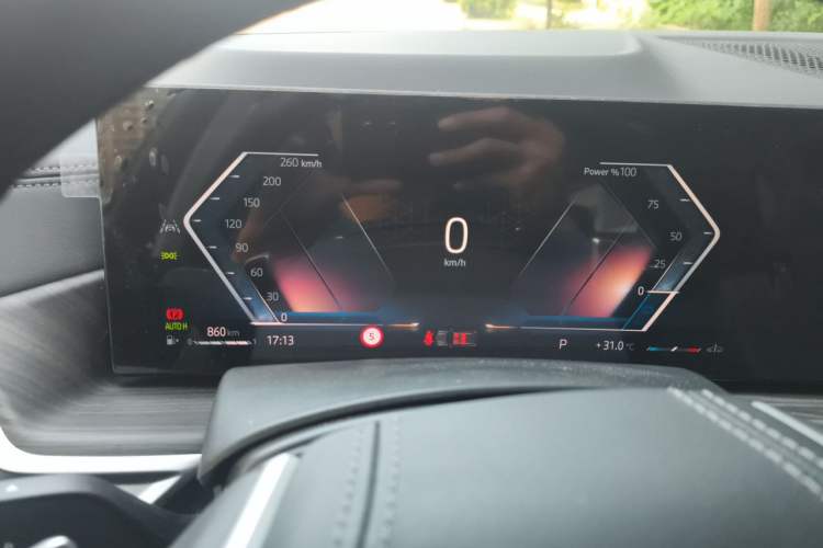 Used BMW X7 2024 xDrive40i Luxury Package – Leading Model Instrument Cluster