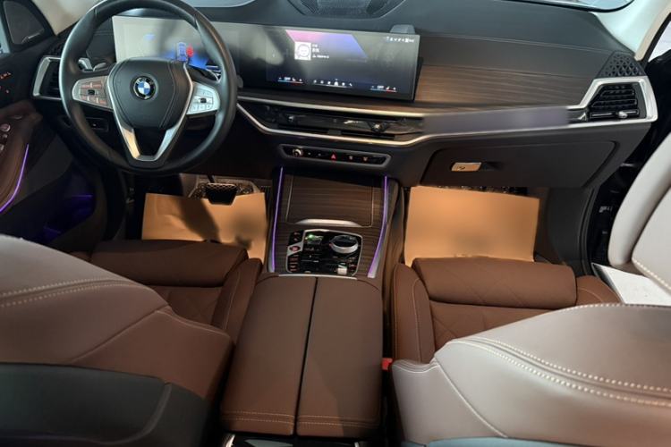 Used BMW X7 2024 xDrive40i Luxury Package – Leading Model Interior 1