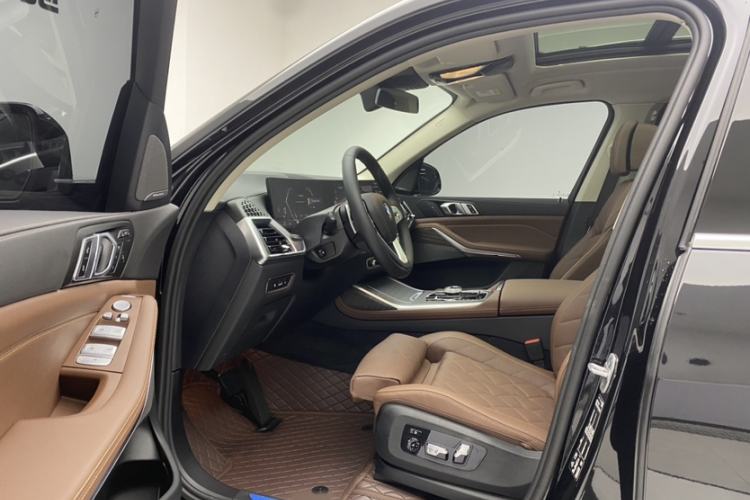 Used BMW X7 2024 xDrive40i Luxury Package – Leading Model Interior 2