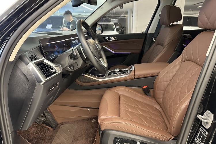 Used BMW X7 2024 xDrive40i Luxury Package – Leading Model Interior 2