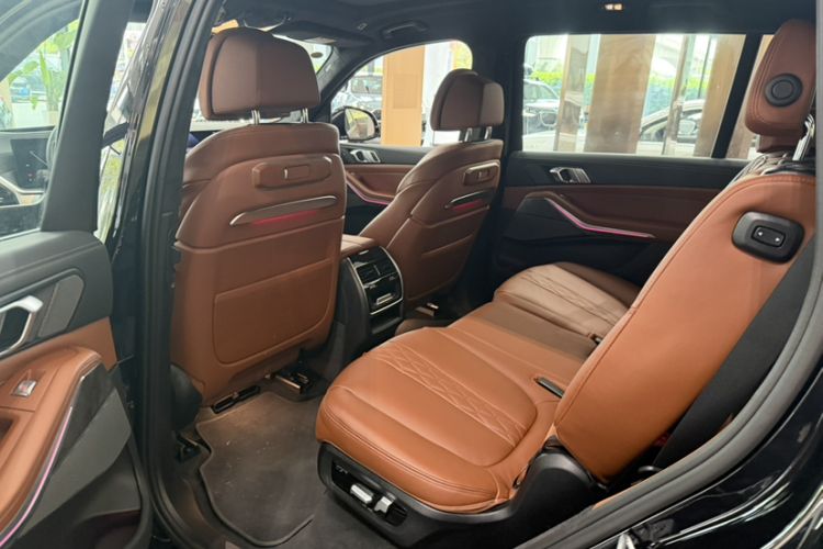 Used BMW X7 2024 xDrive40i Luxury M Sport Package Interior 3