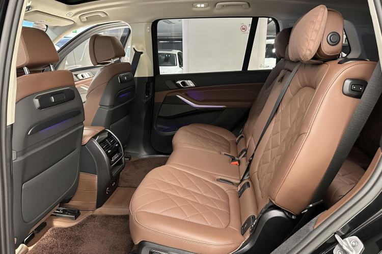 Used BMW X7 2024 xDrive40i Luxury Package – Leading Model Interior 5
